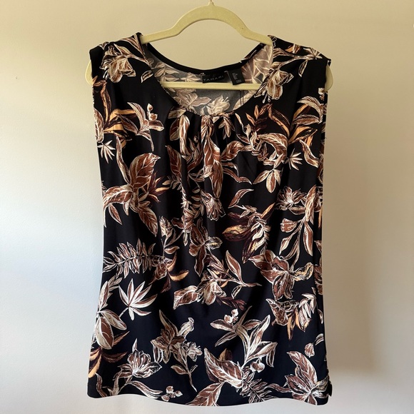 Tahari Tops - Tahari Sleeveless Floral Blouse – Size L